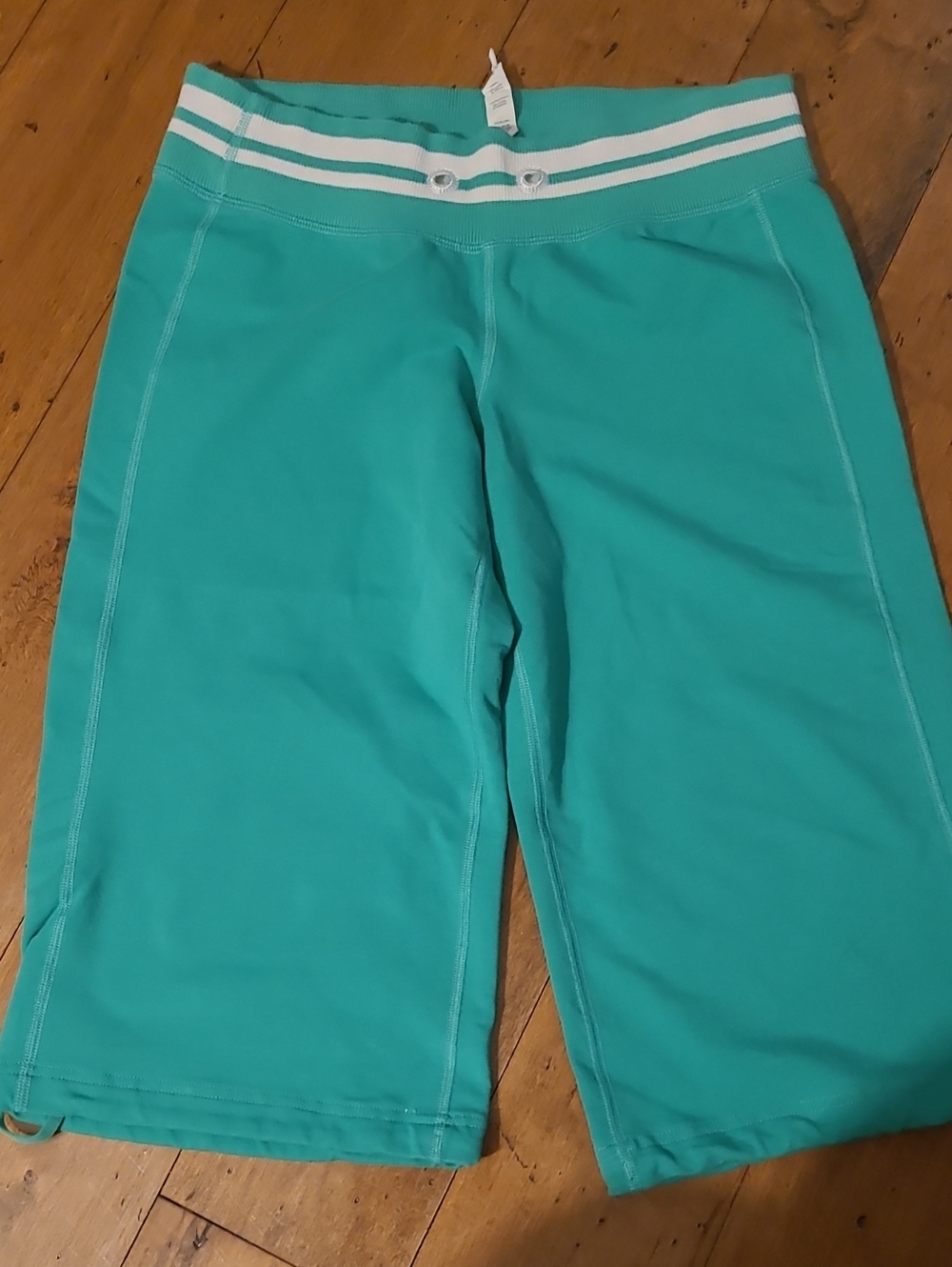 Lululemon Clam Diggers